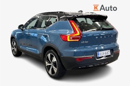 sininen Volvo XC40 2023 kuva 2.