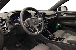 sininen Volvo XC40 2023 kuva 7.