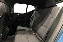 sininen Volvo XC40 2023 kuva 10.