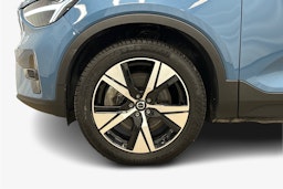 sininen Volvo XC40 2023 kuva 11.