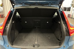 sininen Volvo XC40 2023 kuva 14.