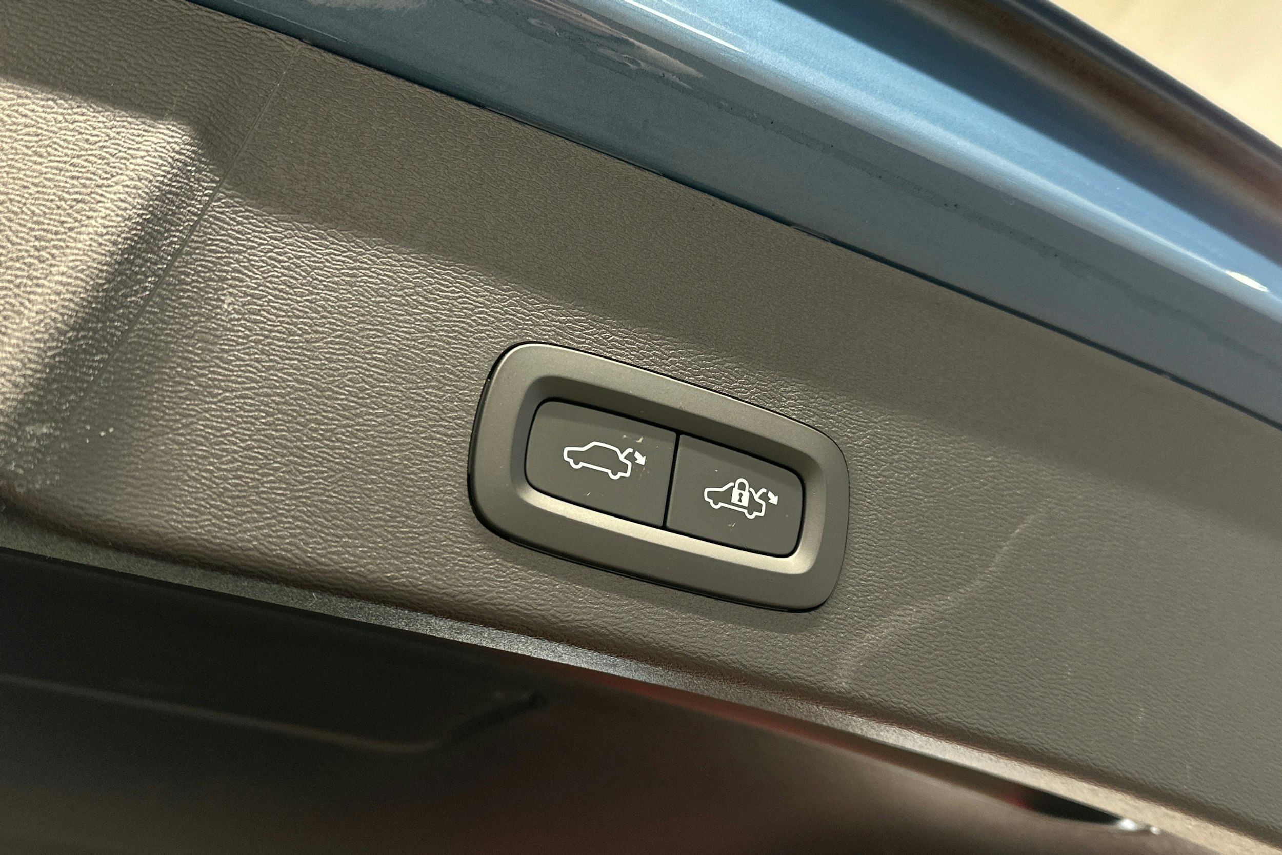 sininen Volvo XC40 2023 kuva 15.