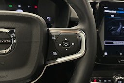 sininen Volvo XC40 2023 kuva 21.