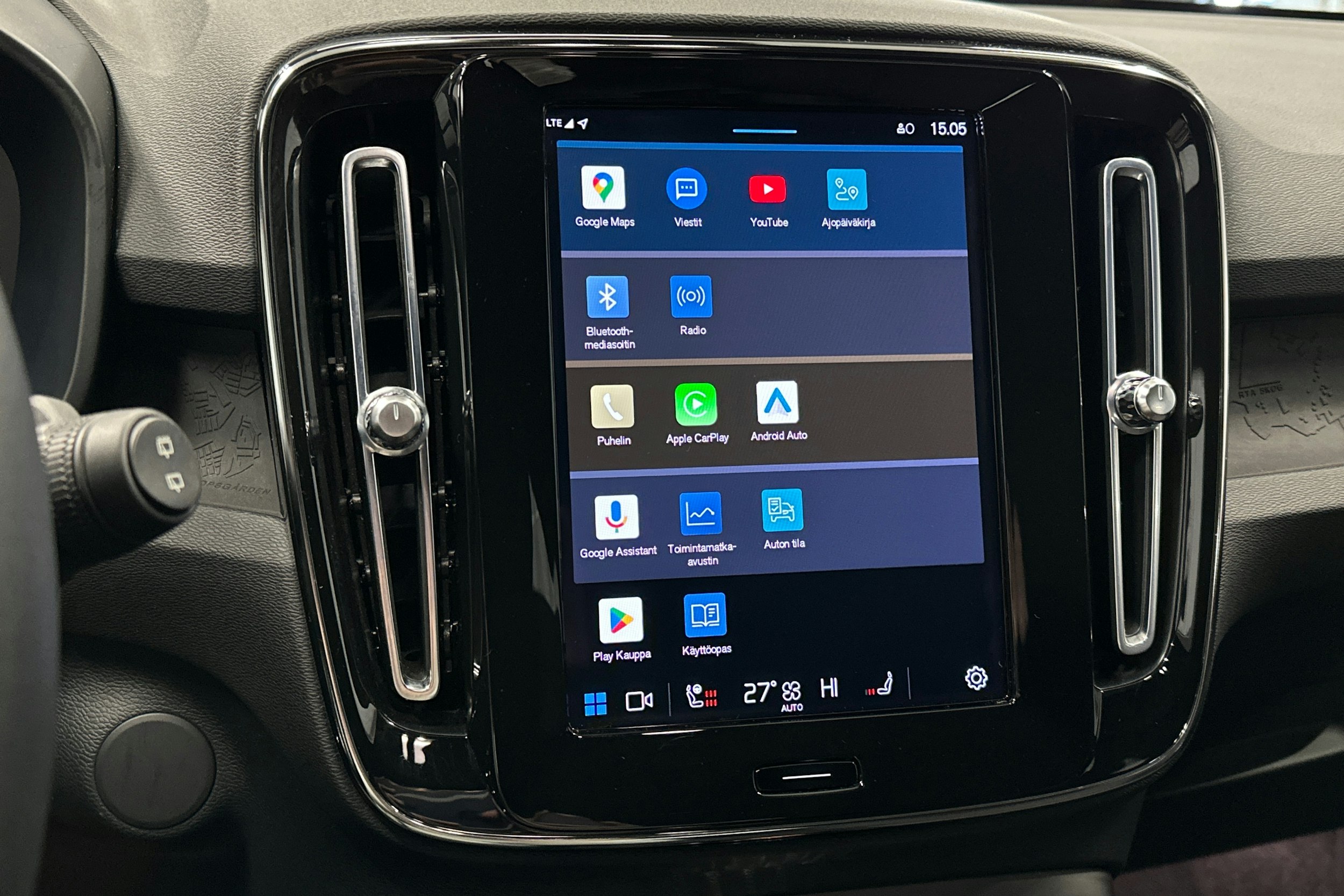 sininen Volvo XC40 2023 kuva 23.