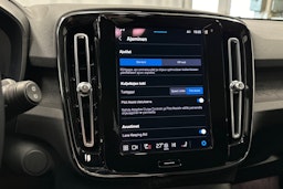 sininen Volvo XC40 2023 kuva 24.