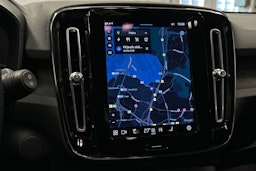 sininen Volvo XC40 2023 kuva 28.