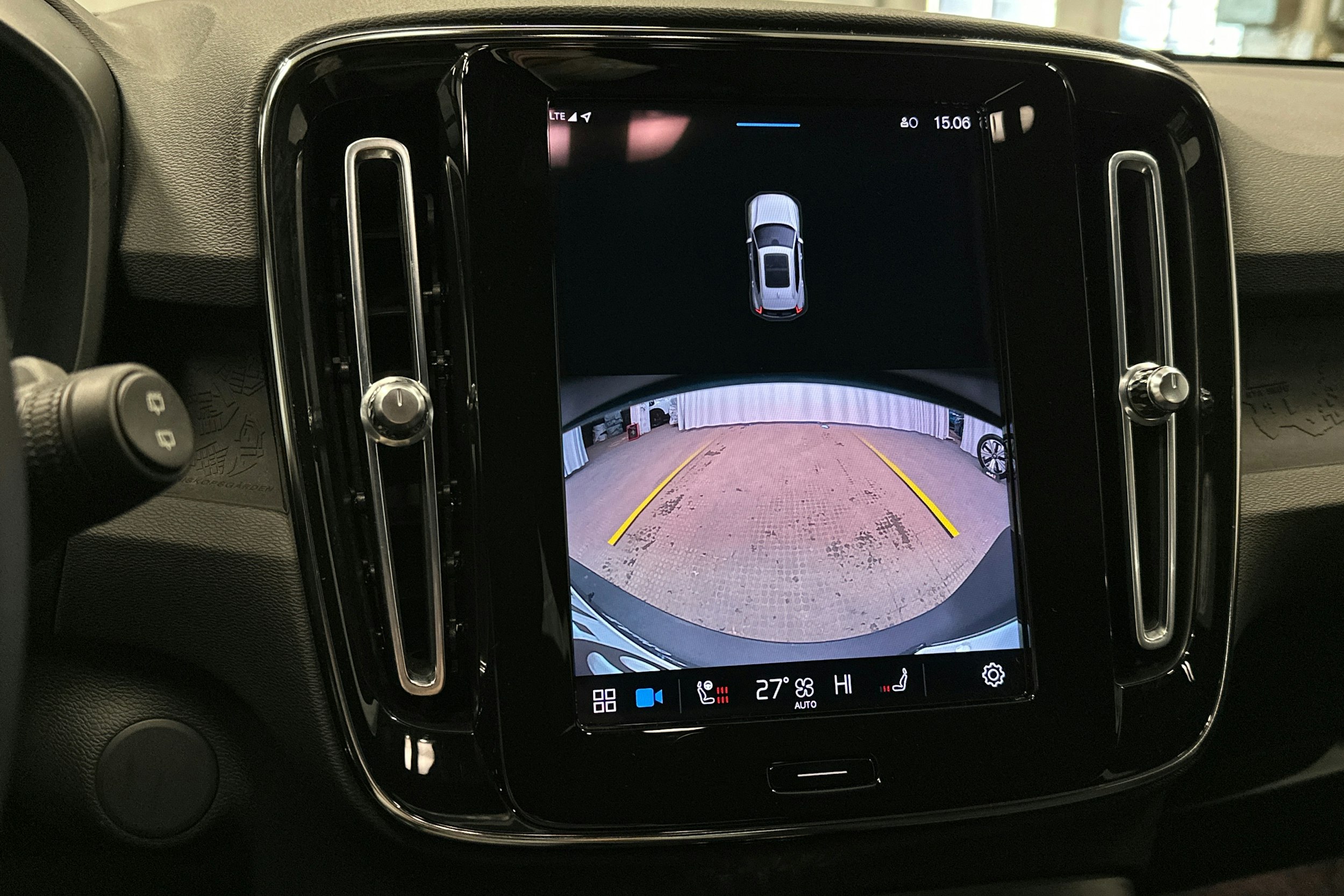 sininen Volvo XC40 2023 kuva 29.