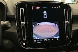 sininen Volvo XC40 2023 kuva 29.