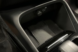 sininen Volvo XC40 2023 kuva 33.