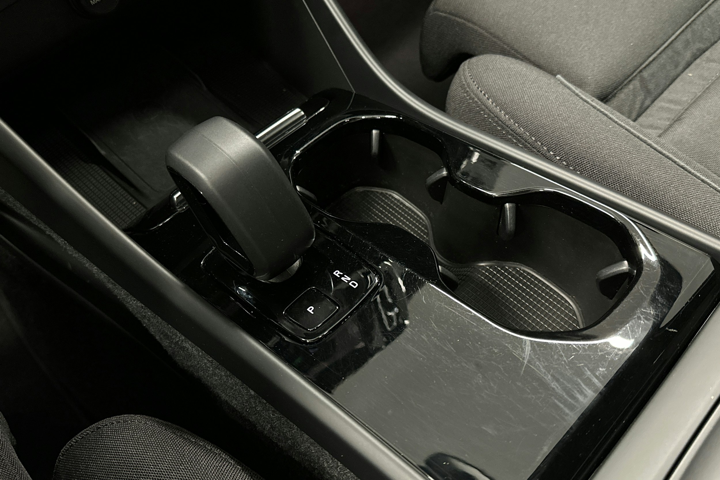 sininen Volvo XC40 2023 kuva 34.