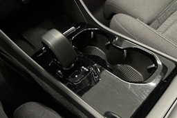 sininen Volvo XC40 2023 kuva 34.