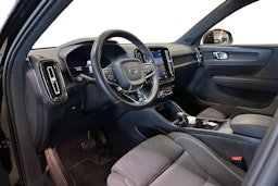 musta Volvo XC40 2023 kuva 3.