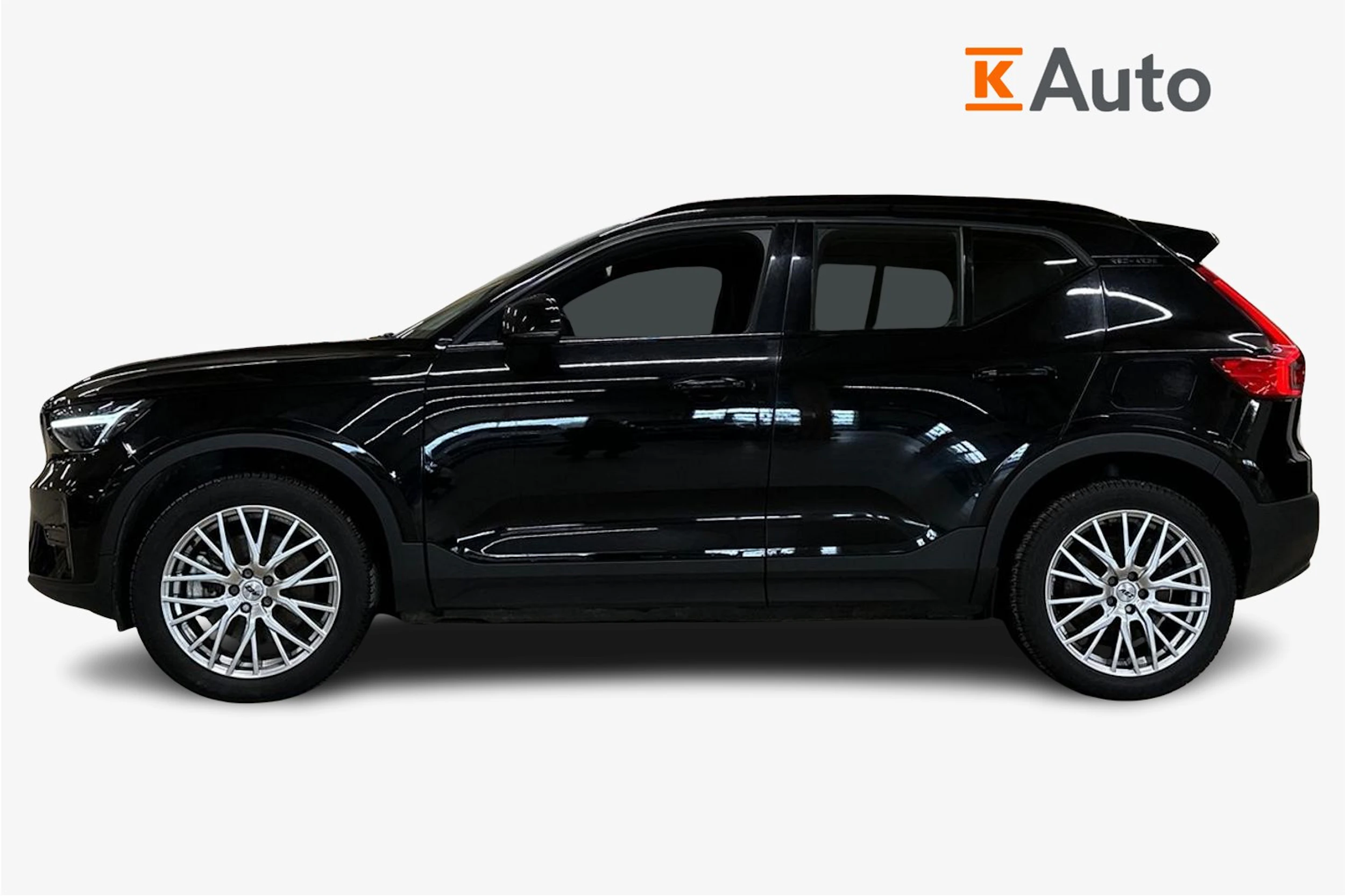 musta Volvo XC40 2023 kuva 5.