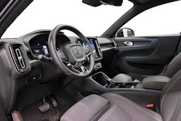 musta Volvo XC40 2023 kuva 6.