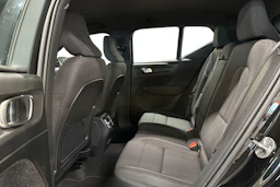 musta Volvo XC40 2023 kuva 8.
