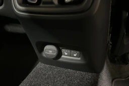 musta Volvo XC40 2023 kuva 12.