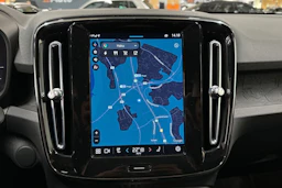 musta Volvo XC40 2023 kuva 14.