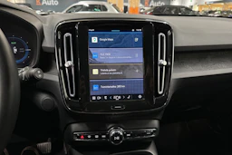 musta Volvo XC40 2023 kuva 16.