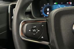 musta Volvo XC40 2023 kuva 18.