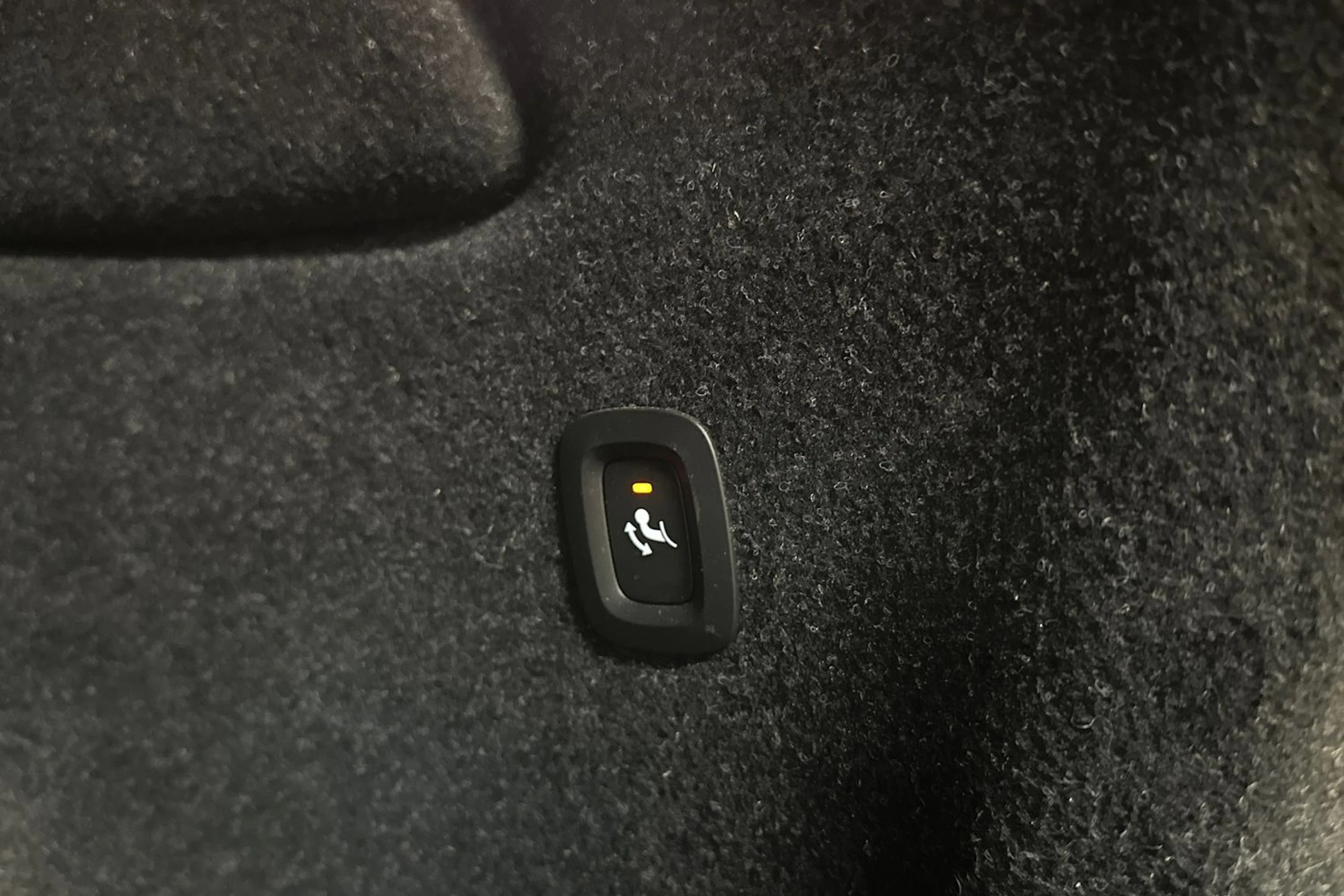 musta Volvo XC40 2023 kuva 22.