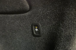 musta Volvo XC40 2023 kuva 22.