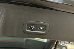 musta Volvo XC40 2023 kuva 23.