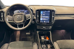 Musta Volvo XC40 2023 kuva 7.