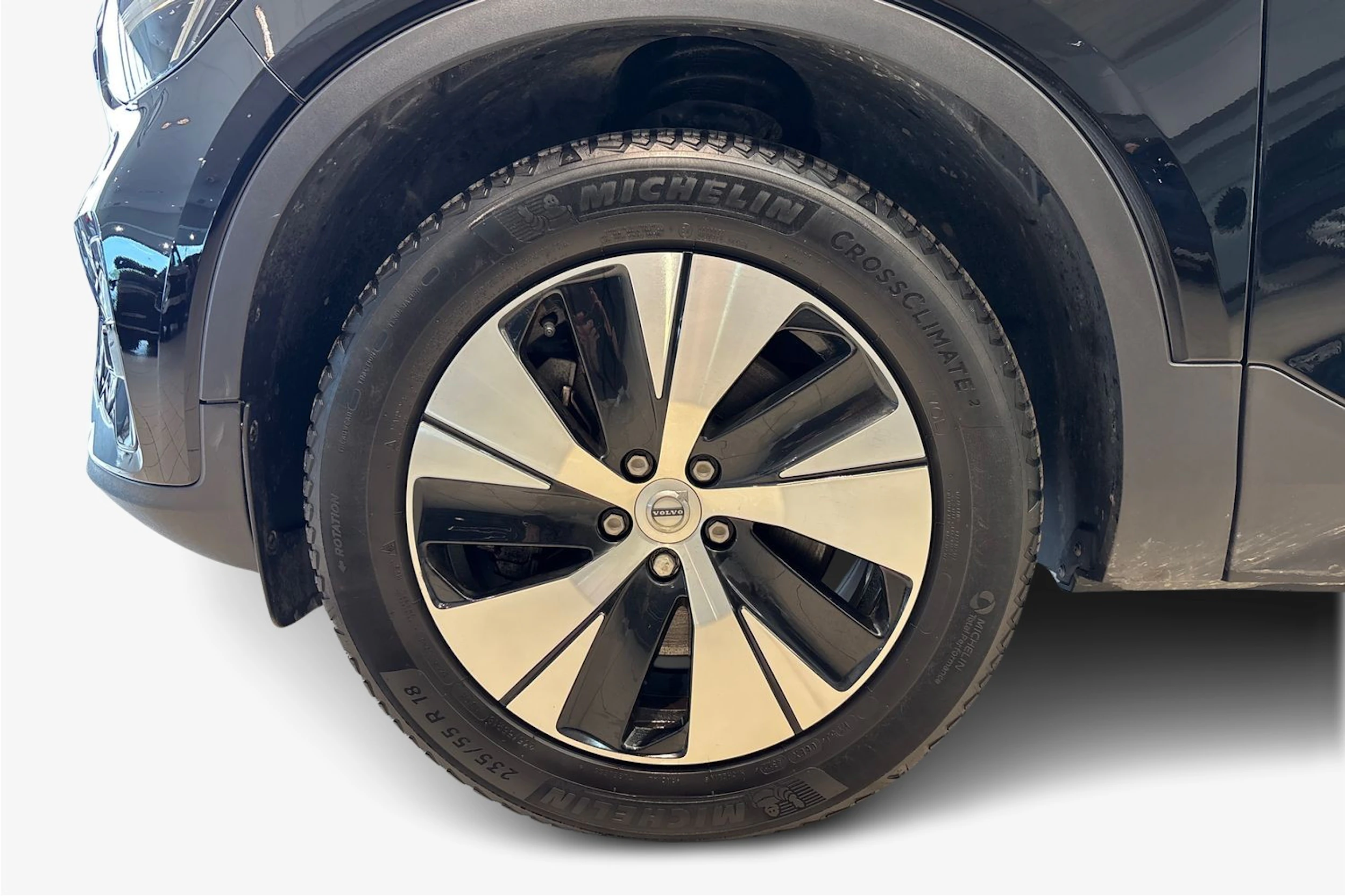 Musta Volvo XC40 2023 kuva 9.