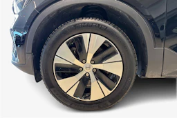 Musta Volvo XC40 2023 kuva 9.