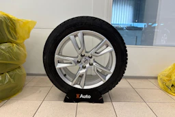 Musta Volvo XC40 2023 kuva 10.