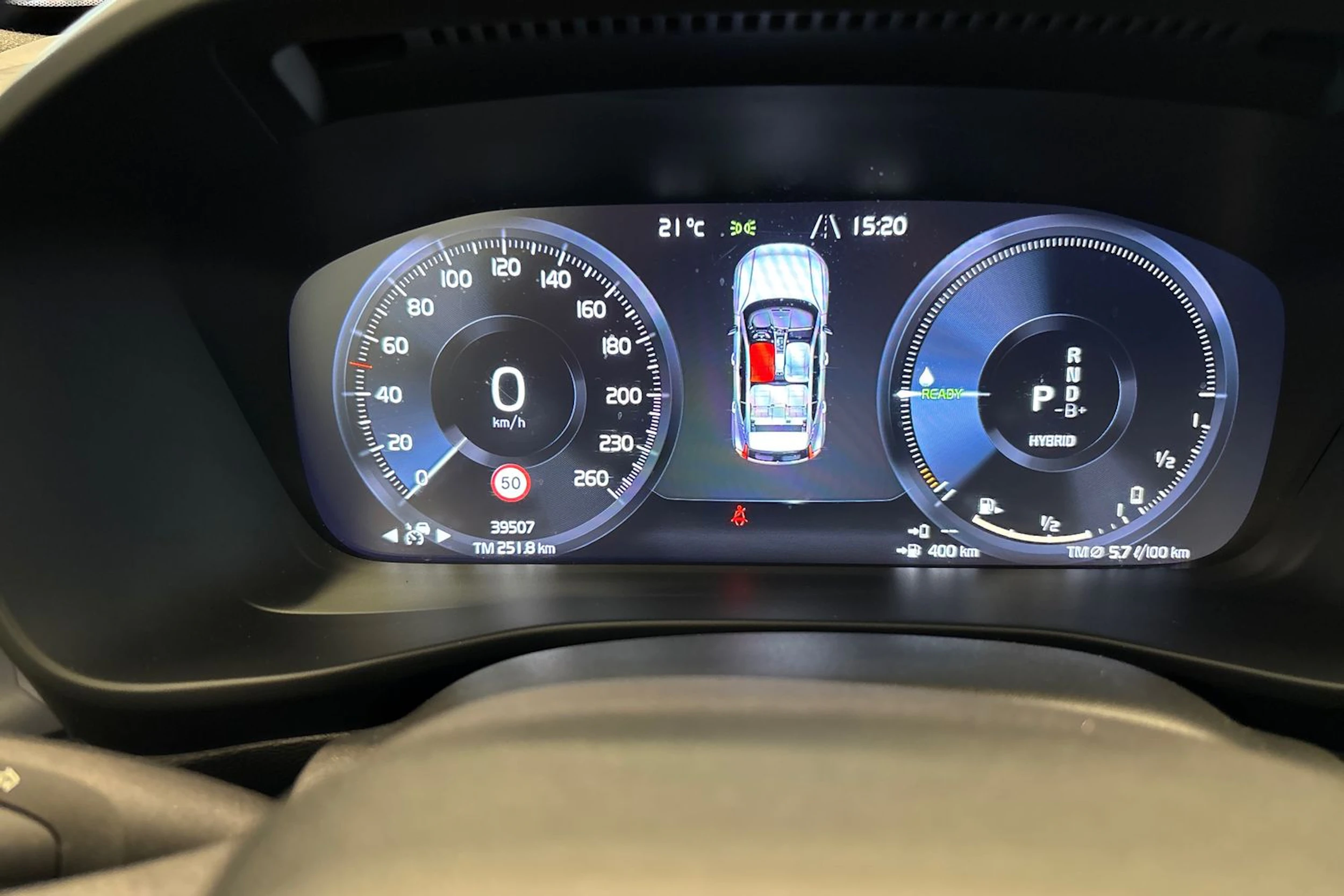 Musta Volvo XC40 2023 kuva 12.