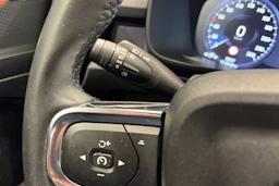 Musta Volvo XC40 2023 kuva 13.