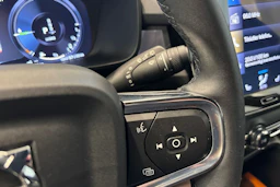 Musta Volvo XC40 2023 kuva 14.