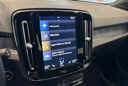 Musta Volvo XC40 2023 kuva 15.