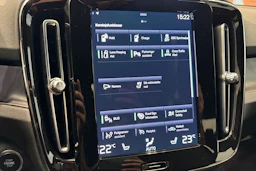 Musta Volvo XC40 2023 kuva 16.