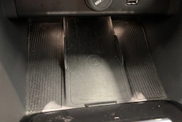 Musta Volvo XC40 2023 kuva 18.