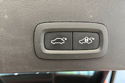 Musta Volvo XC40 2023 kuva 20.