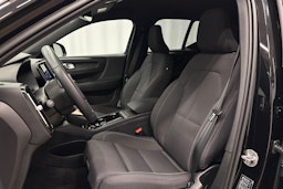 musta Volvo XC40 2023 kuva 17.