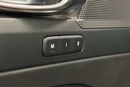 musta Volvo XC40 2023 kuva 19.