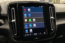 musta Volvo XC40 2023 kuva 24.