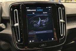 musta Volvo XC40 2023 kuva 27.