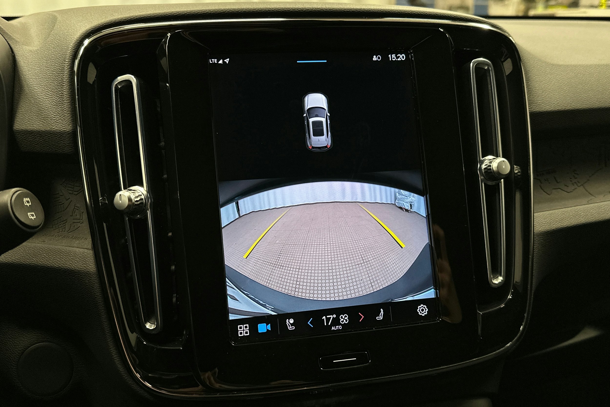 musta Volvo XC40 2023 kuva 28.