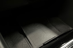 musta Volvo XC40 2023 kuva 29.