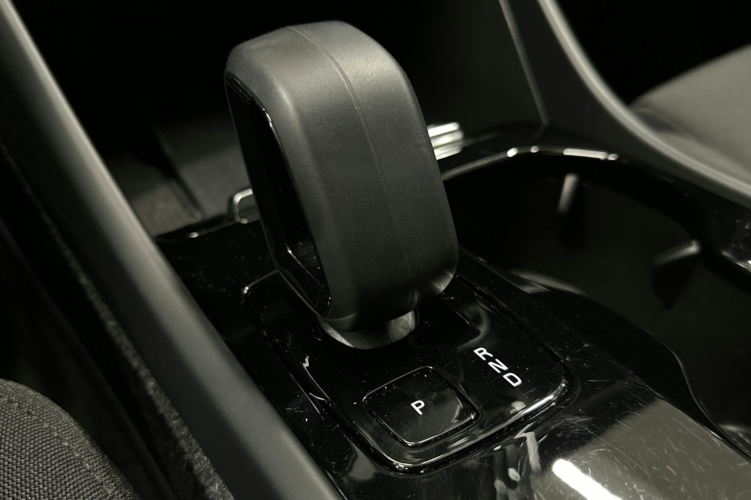 musta Volvo XC40 2023 kuva 30.