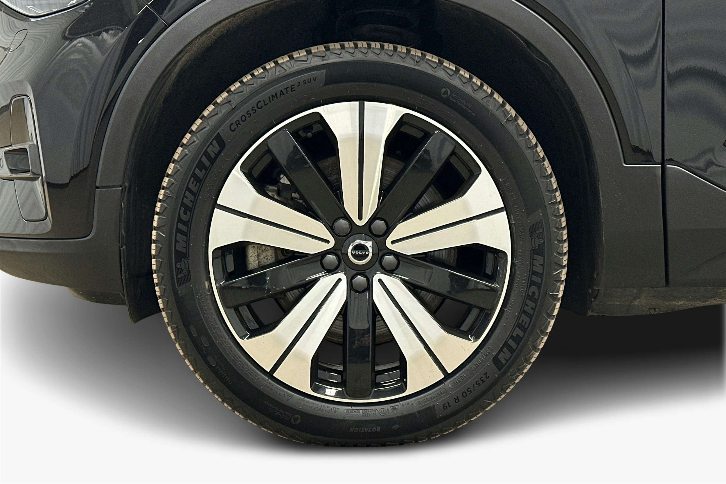 musta Volvo XC40 2023 kuva 11.