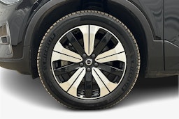 musta Volvo XC40 2023 kuva 11.