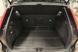 musta Volvo XC40 2023 kuva 14.