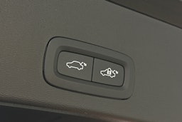 musta Volvo XC40 2023 kuva 15.