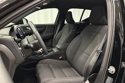 musta Volvo XC40 2023 kuva 16.