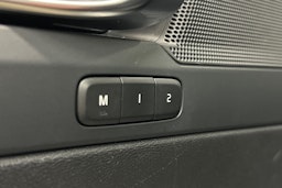 musta Volvo XC40 2023 kuva 18.